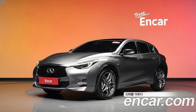 Infiniti Q30 — exterior