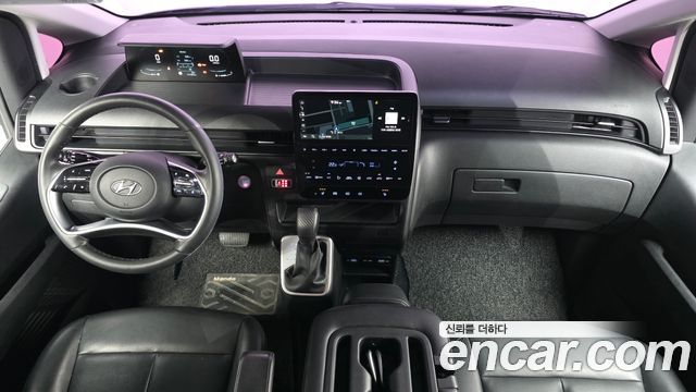 Hyundai Staria — interior