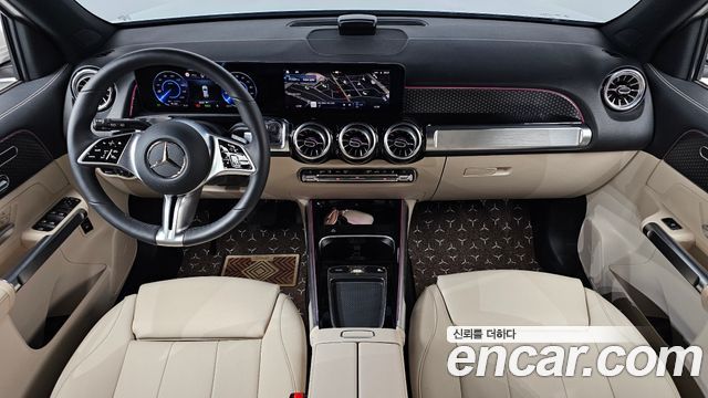 Mercedes-Benz EQB — interior