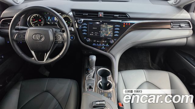 Toyota Camry — interior