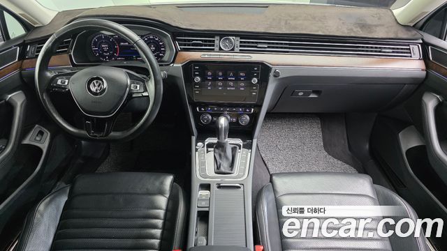Volkswagen Passat — interior