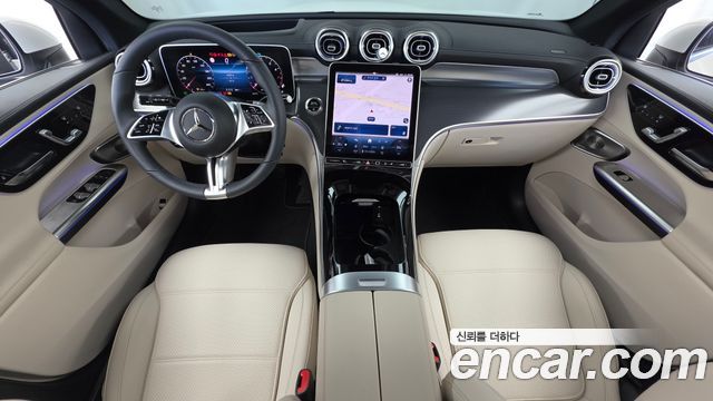 Mercedes-Benz GLC-Class — interior