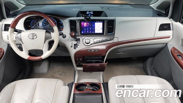 Toyota Sienna — interior