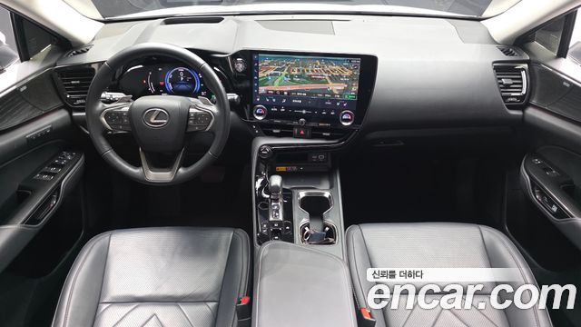 Lexus NX — interior