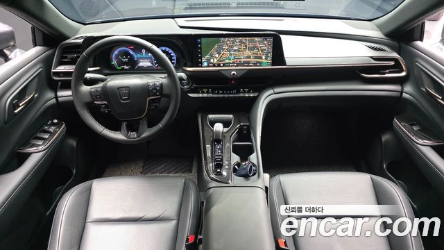 Toyota Crown — interior