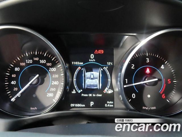 Jaguar XE — interior