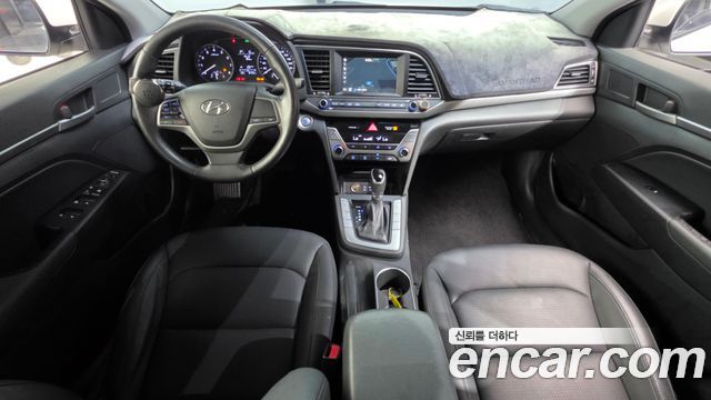 Hyundai Avante — interior