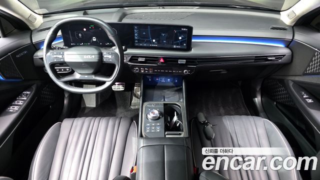 Kia K8 — interior