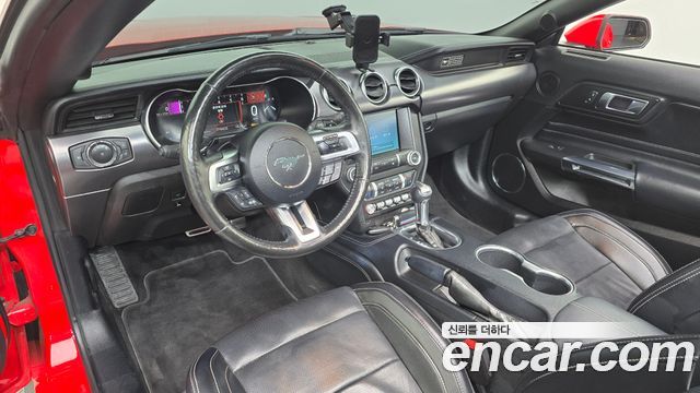 Ford Mustang — interior