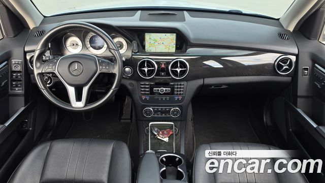 Mercedes-Benz GLK-Class — interior