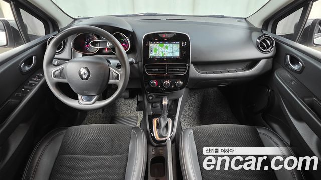 Renault Korea Clio — interior