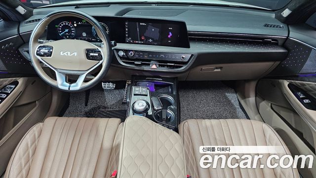 Kia K8 — interior