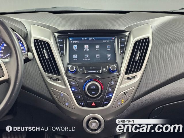 Hyundai Veloster — interior