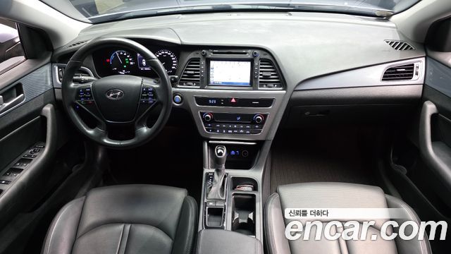 Hyundai Sonata — interior