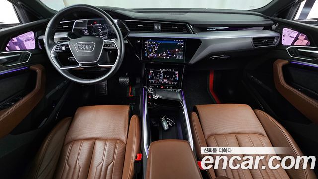 Audi e-tron — interior