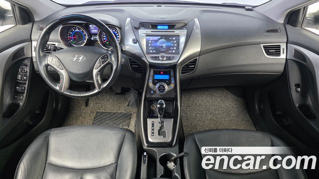 Hyundai Avante — interior