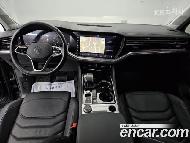 Volkswagen Touareg — interior