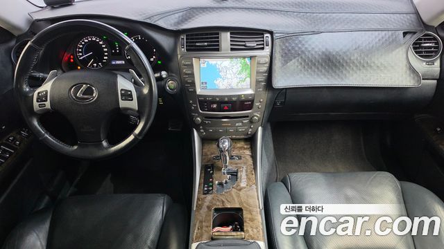 Lexus IS — interior