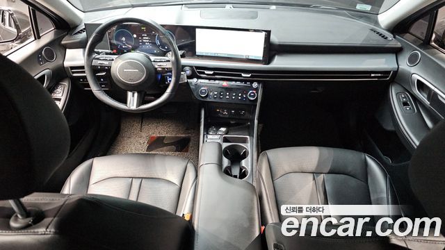 Hyundai Sonata — interior