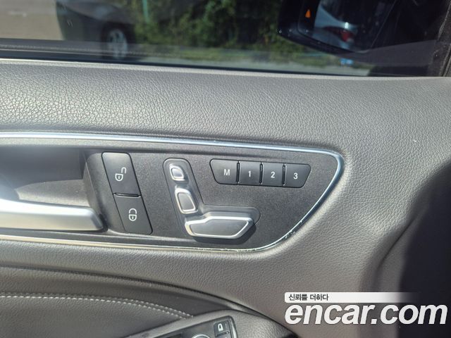 Mercedes-Benz B-Class — interior