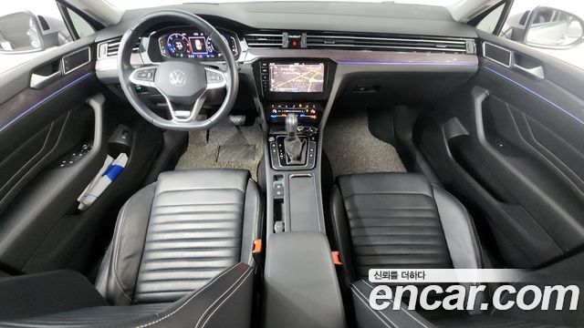 Volkswagen Passat — interior