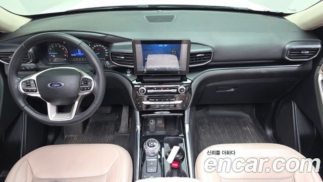 Ford Explorer — interior