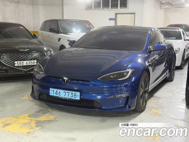 Tesla Model S — interior