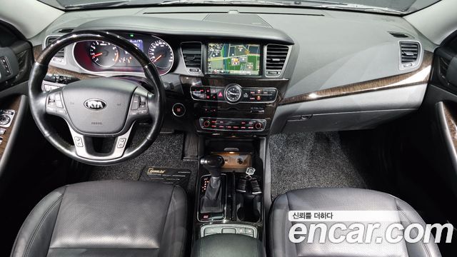 Kia K7 — interior