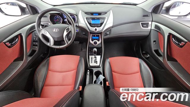 Hyundai Avante — interior