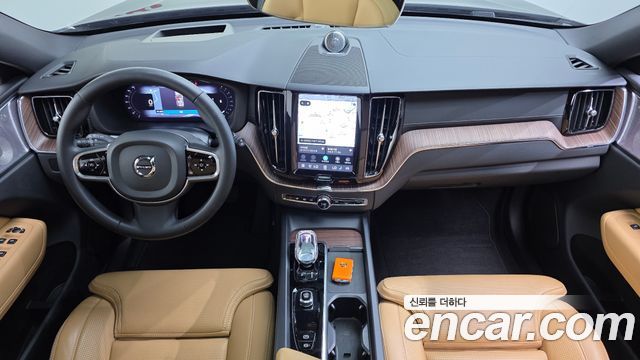Volvo XC60 — interior