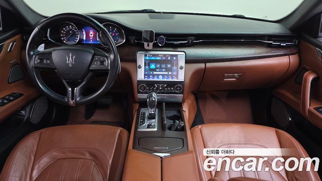Maserati Quattroporte — interior