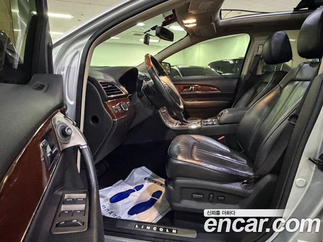 Lincoln MKX — interior