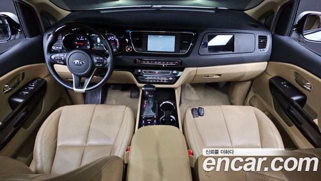 Kia Carnival — interior