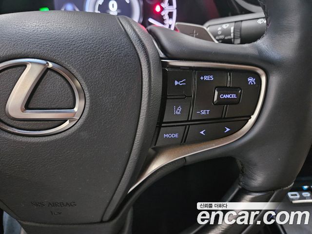 Lexus ES — interior