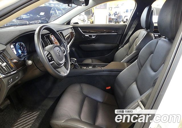 Volvo S90 — interior