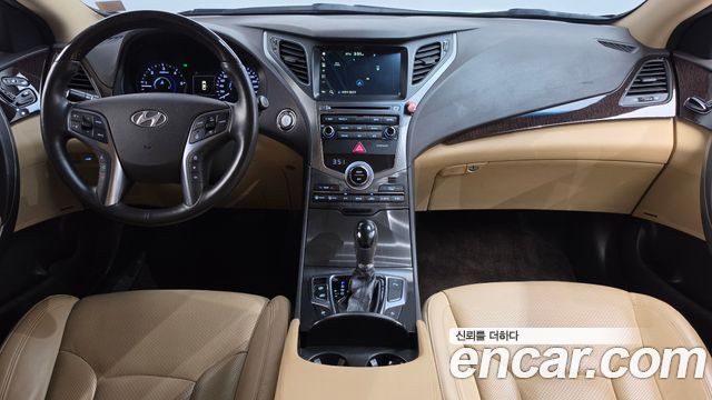Hyundai Grandeur — interior