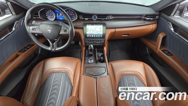 Maserati Quattroporte — interior
