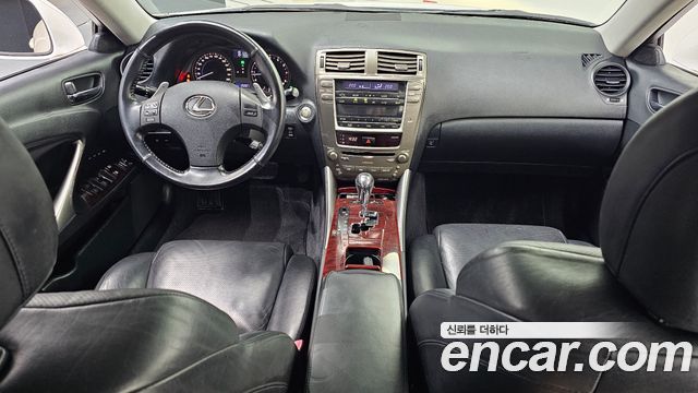 Lexus IS — interior
