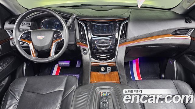 Cadillac Escalade — interior