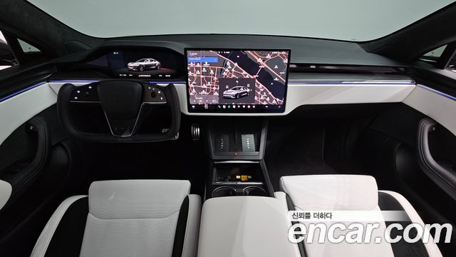 Tesla Model S — interior
