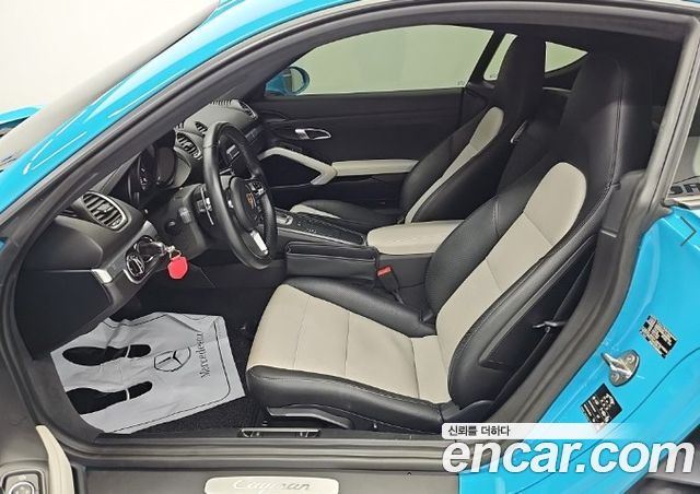 Porsche 718 — interior