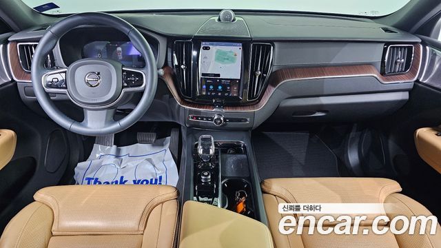 Volvo XC60 — interior