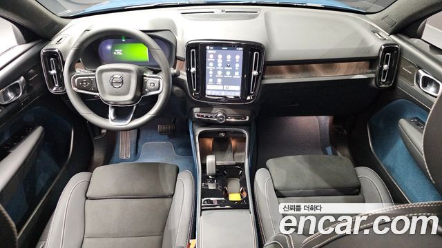 Volvo C40 — interior