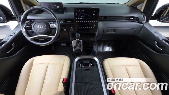 Hyundai Staria — interior