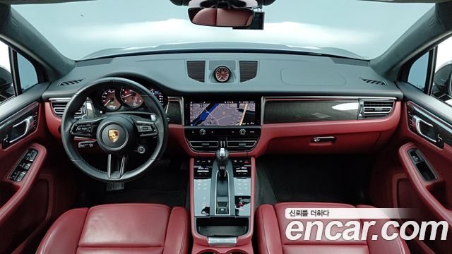 Porsche Macan — interior
