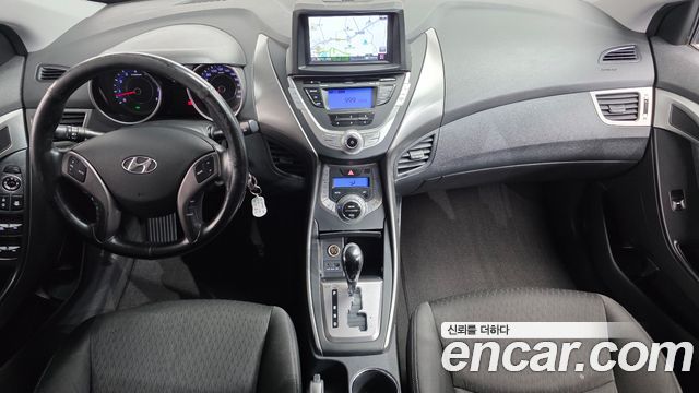Hyundai Avante — interior