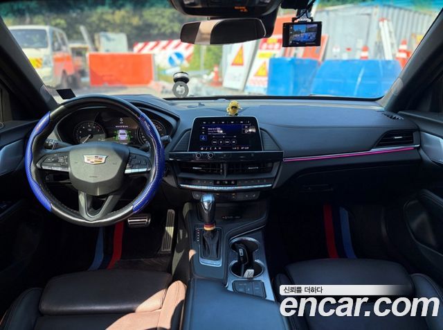 Cadillac CT4 — interior