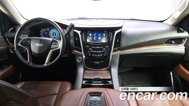 Cadillac Escalade — interior