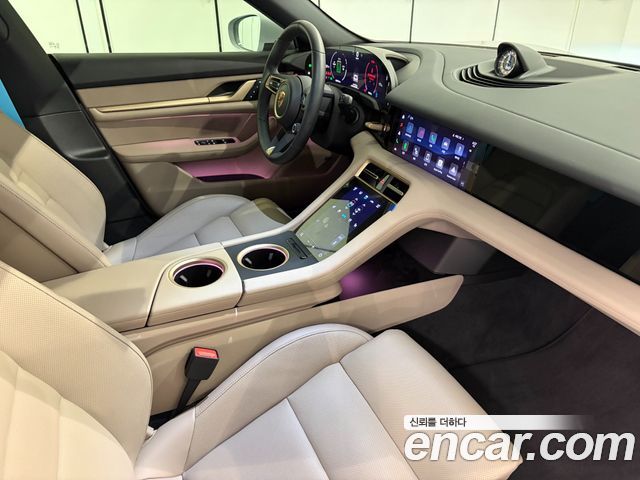 Porsche Taycan — interior