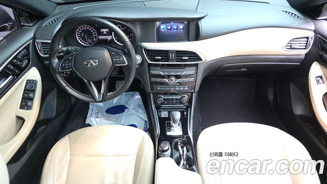 Infiniti QX30 — interior